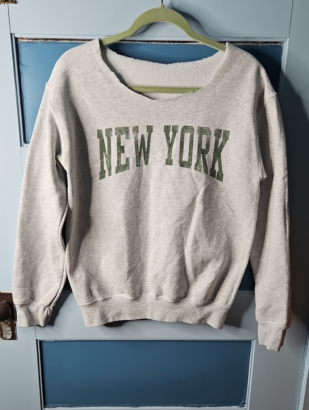 Women's Light Gray 'New York' Pullover Sweatshirt Medium
